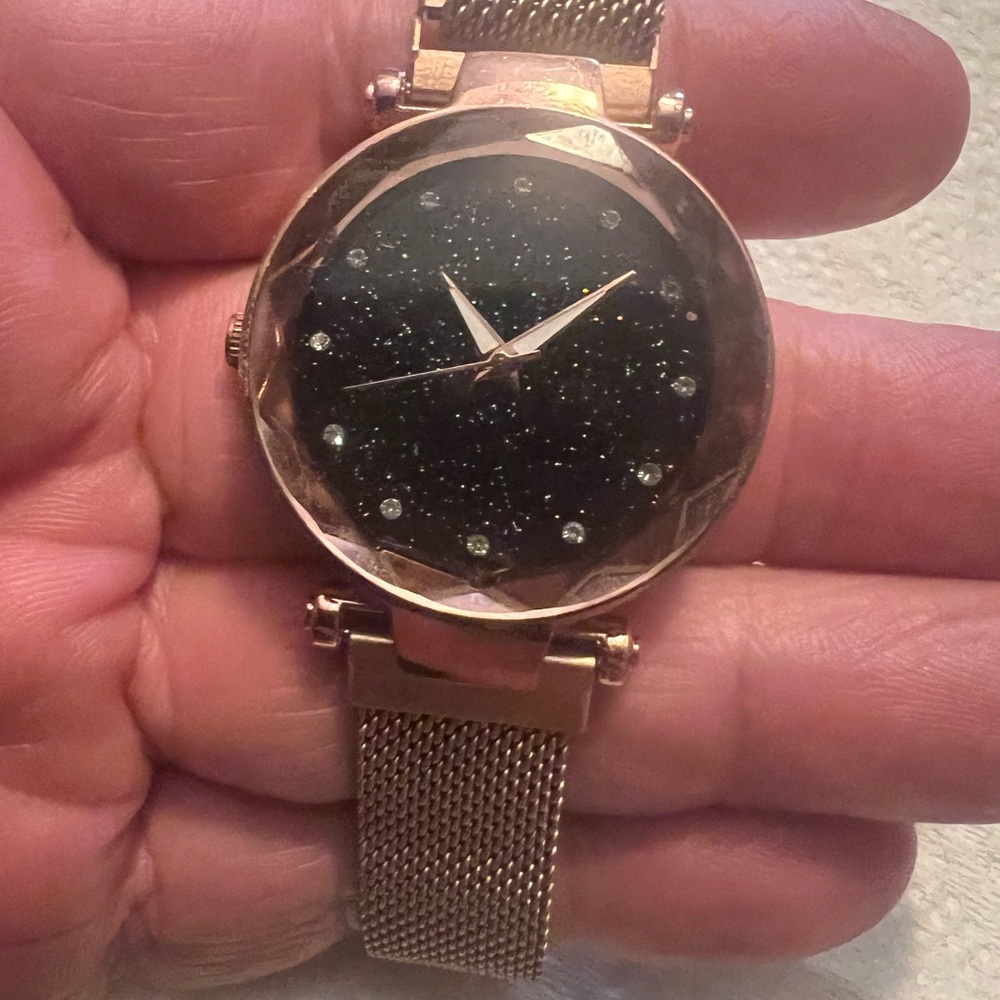 Elegant Gold Women's Watch